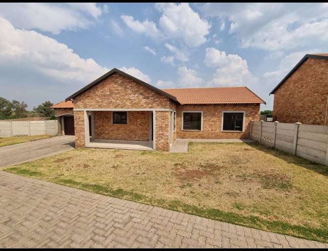 3 BEDROOM TOWNHOUSE FOR SALE IN KOOKRUS